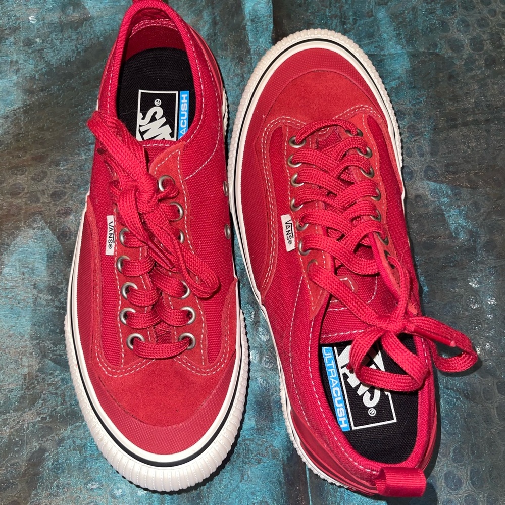 Vans, Ultracush Exo Skater Suede Sneaker Women’s size 8, Mens sz 6.5. Red. NWOB!